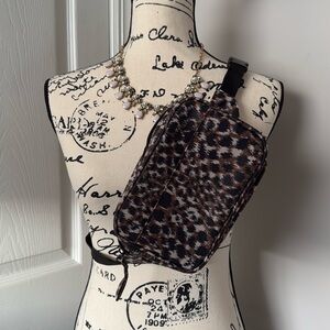 Old Navy-Cheetah Waist Bag
